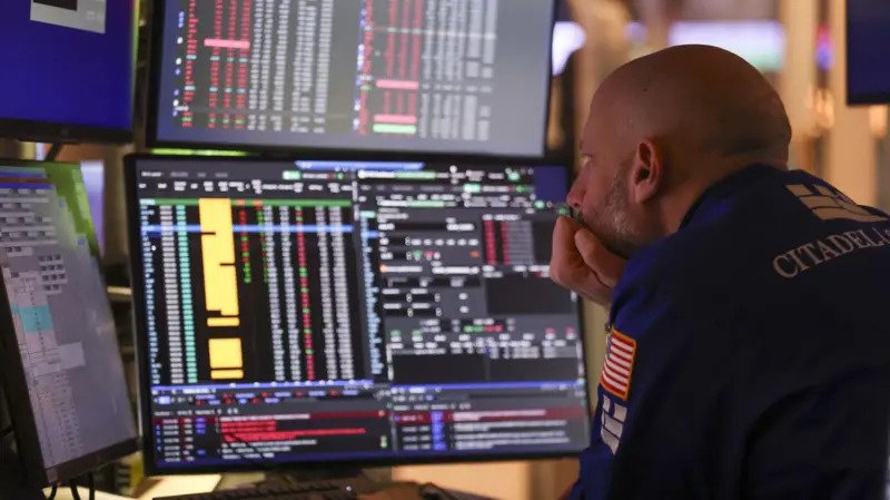 الدين الأميركي عند عتبة الأربعين تريليون دولار: حين تتحول القوة المالية إلى قيد استراتيجي الدين الأميركي عند عتبة الأربعين تريليون دولار: حين تتحول القوة المالية إلى قيد استراتيجي