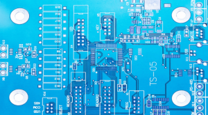 أزمة مزدوجة تهدد سلاسل إمداد أشباه الموصلات عالميًا