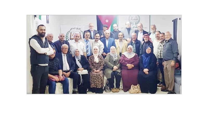 أمسية شعرية في الزرقاء تحتفي بالإبداع وتعزز الشراكة الثقافية أمسية شعرية في الزرقاء تحتفي بالإبداع وتعزز الشراكة الثقافية