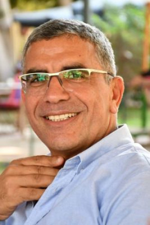 أعلام ترفرف وسيادة تتلاشى!