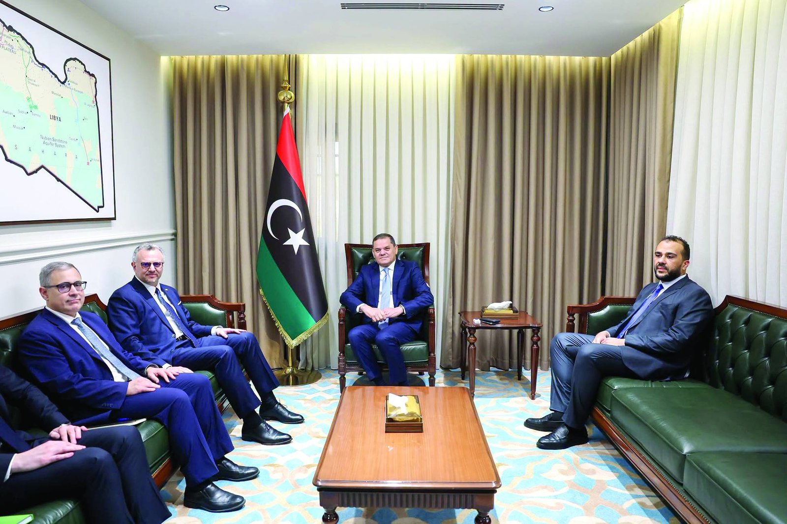 ليبيا على وقع الأزمات المتشابكة... بانتظار "قطار التسوية" ليبيا على وقع الأزمات المتشابكة... بانتظار "قطار التسوية"